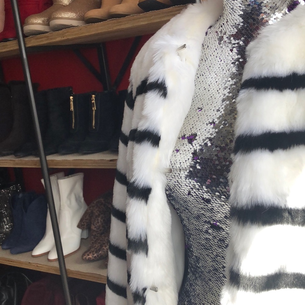Coat - Picture 6 of 6